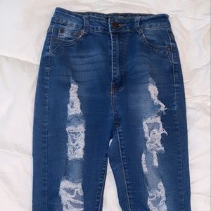 Stretchy ripped jeans